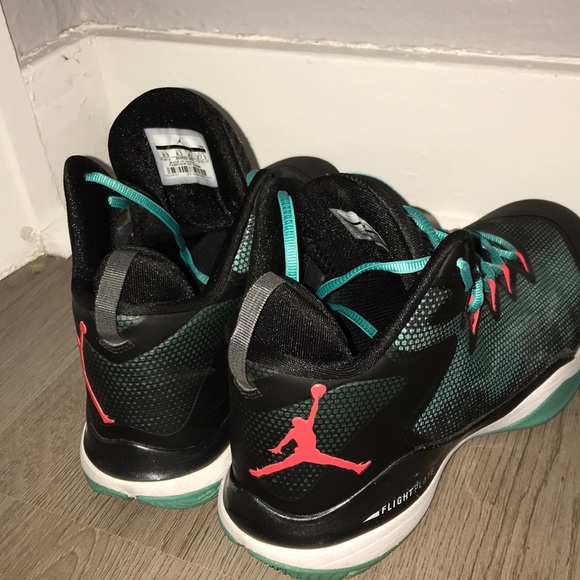 Jordan Sports Shoe - Picture 3 of 5